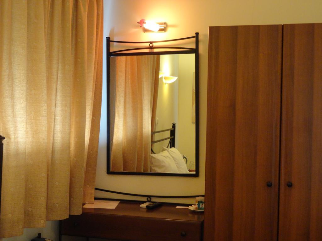 Diana Hotel Makrakomi Bagian luar foto
